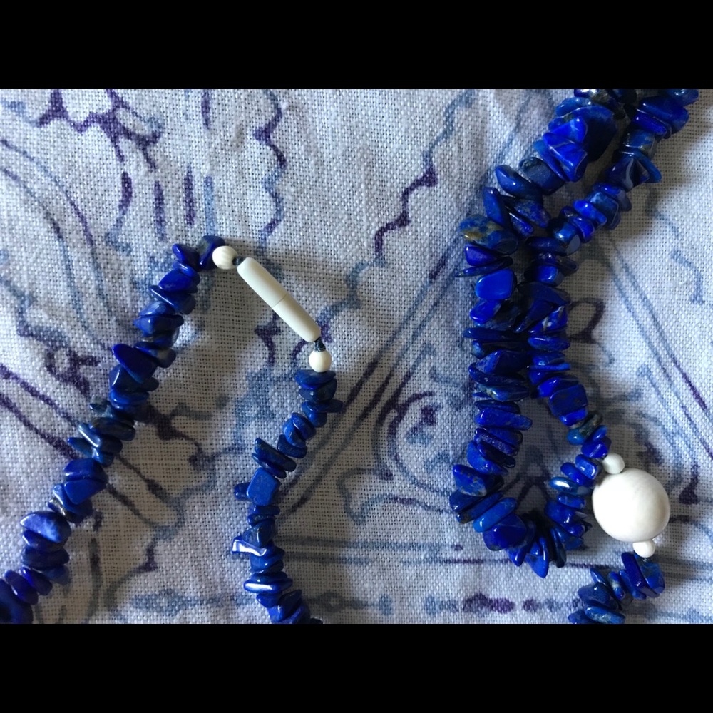 Lapis and white wood antique necklace. - Picture 2 of 3